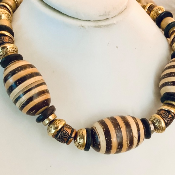 Vintage NECKLACE Earthy African COCONUT SHELL  NECKLACE- HANDMADE- NEW CONDITION - Picture 4 of 9